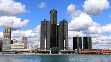 Skyline-von-Detroit-über-den-Detroit-River