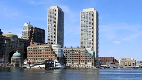 Blick-auf-die-Skyline-von-Boston-harbor