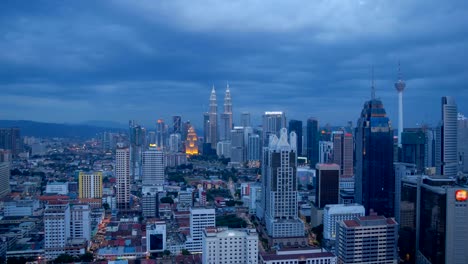 Timelapse-atardecer-desde-alto-mirador-con-vistas-a-la-ciudad-de-Kuala-Lumpur