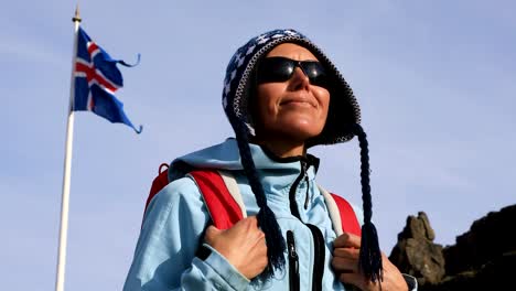 Porträt-der-Frau-mit-Island-Flagge