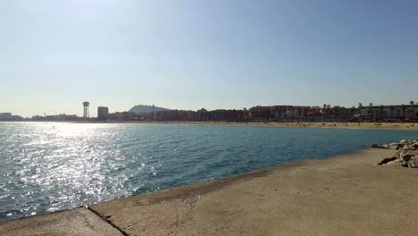 Vista-de-Barcelona-desde-el-Mediterráneo.-Rascacielos-del-distrito-de-Sant-Marti