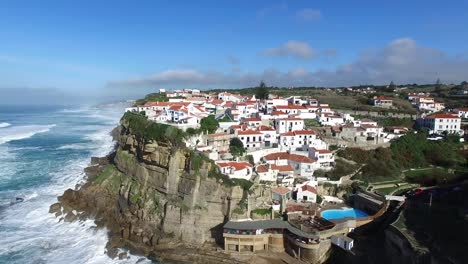 Aérea-vista-de-Azenhas-do-Mar,-Portugal