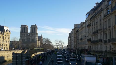 france-sunny-day-time-paris-notre-dame-cathedral-double-decker-bus-ride-riverside-panorama-4k