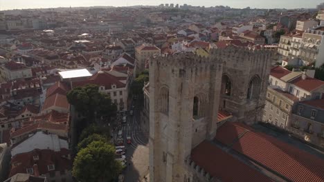 Portugal-día-soleado-Lisboa-ciudad-famosa-catedral-aérea-panorama-4k