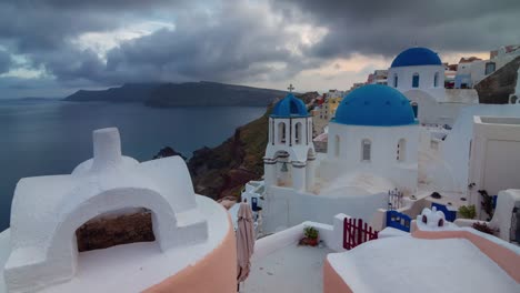 panorama-de-la-costa-de-la-famosa-azotea-\"ciudad-oia-tormenta-cielo-santorini-isla\"-4-tiempo-k-caer-Grecia