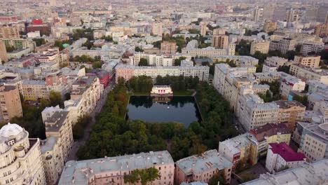 The-old-districts-of-Moscow-in-the-evening