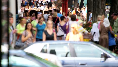 Multi-ethnischen-Menschen-zu-Fuß-auf-die-Straßen-der-Stadt-Chicago