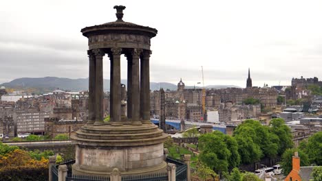 Horizonte-de-Edimburgo-visto-desde-Calton-Hill,-Escocia