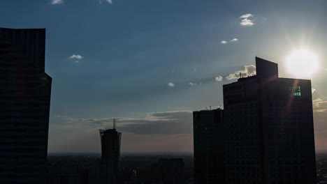 Zeitraffer-der-Warschauer-Wolkenkratzern.