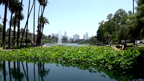 Skyline-von-Los-Angeles-von-Echo-Park-Lake