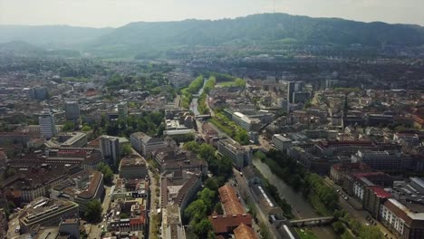 panorama-aérea-de-la-ciudad-ribereña-de-Suiza-zurich-4k