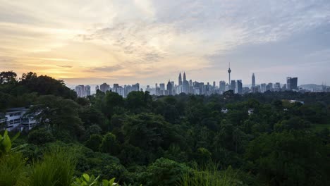 4-k-UHD-Zeitraffer-des-dramatischen-Sonnenaufgang-über-Kuala-Lumpur