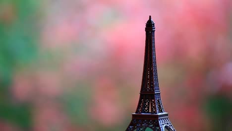 Eiffel-tower-autumn-season