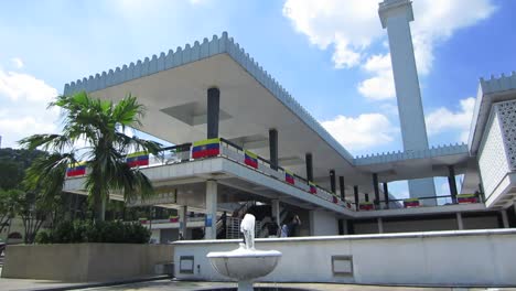 Die-Nationalmoschee-von-Malaysia,-Kuala-Lumpur-(Masjid-Negara),-ca.-Januar-2017