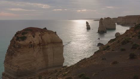 Den-Sonnenuntergang-über-die-zwölf-Apostel-Landschaft,-Victoria,-Australien