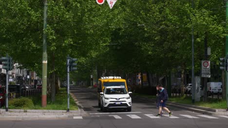 milan-city-sunny-day-traffic-street-crossroad-panorama-4k-italy