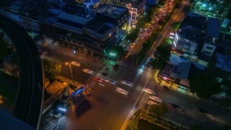 4k.-Tiempo-lapso-tráfico-en-bangkok-Tailandia-de-intersección