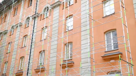 Metal-scaffolds-outside-the-pink-building