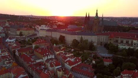 Erstaunlichen-Blick-auf-die-Stadt-Prag-von-oben.