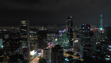 Nacht-Beleuchtung-Kuala-Lumpur-Stadtzentrum-Bau-Verkehr-Straße-aerial-Panorama-4k-Malaysia