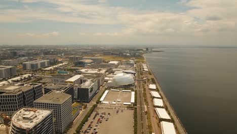 Stadt-Landschaft-mit-Wolkenkratzern-Manila-City,-Philippinen