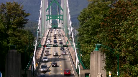 Puente-colgante-de-tráfico