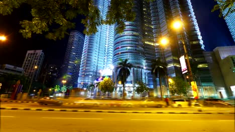 Petronas-Twin-towers.-Timelapse-in-Bewegung