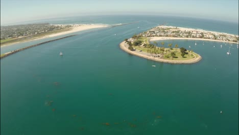 Toma-cenital-de-la-bahía-Mission-de-San-Diego