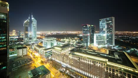 4-k-Zeitraffer-von-dem-Dach-bei-Nacht-trffic-dubai-city