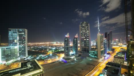 4-k-Zeitraffer-von-dem-Dach-bei-Nacht,-dubai