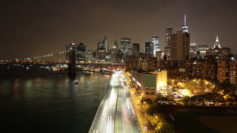 manhattan-por-la-noche-tráfico-ligero-river-road-4-K-time-lapse-de-la-ciudad-de-Nueva-York