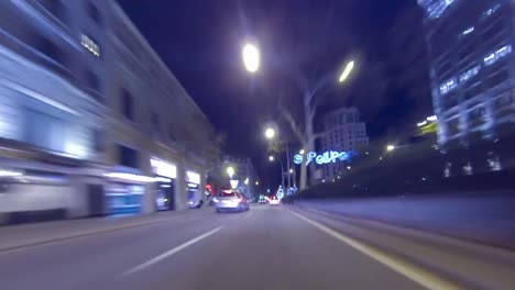 Fahren-Sie-durch-die-Straßen-von-Barcelona-mit-Weihnachten-Lichter-Zeitraffer-Trail-Effekt---4-k.-Mit-Meerblick-(03