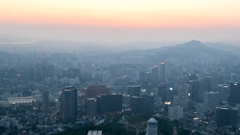 Seoul-Stadt-dunstigen-Sonnenuntergang-Tag-zu-Nacht-Szene.