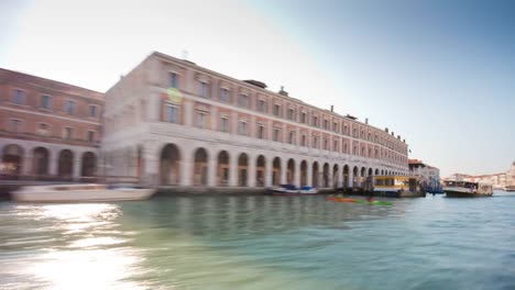 Italien-Venedig-Stadt-Sommer-Tag-berühmten-Canal-grande-Brücke-Seite-Panorama-4k-Zeitraffer