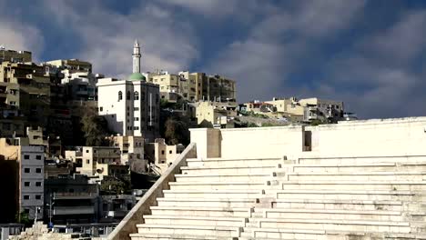 Teatro-romano-de-Amman,-Jordania--teatro-fue-construido-en-el-reinado-de-Antonio-Pío-(138-161-CE),-el-grande-y-abruptamente-rastrillado-estructura-podría-asiento-aproximadamente-6000-personas