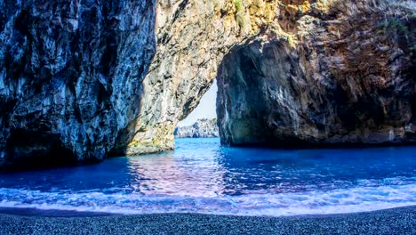 San-Nicola-Arcella,-Arco-Magno-playa-y-rocas,-sur-de-Italia,-Calabria,-lapso-de-tiempo