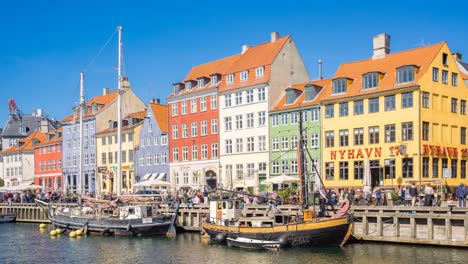 4K-Zeitraffer-von-Nyhavn-Waterfront-in-Copenhagen-City,-Denmark,-video-Zeitraffer