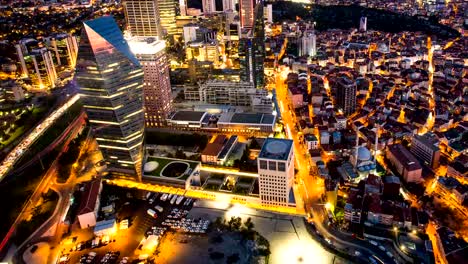 Pan-erschossen-Timelapse-Dachterrasse-Blick-auf-Istanbul-Stadtbild-und-Geschäftsviertel-in-der-Nacht