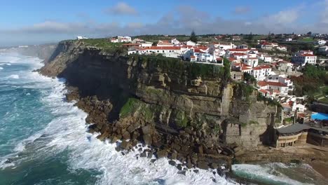 Aérea-vista-de-Azenhas-do-Mar,-Portugal