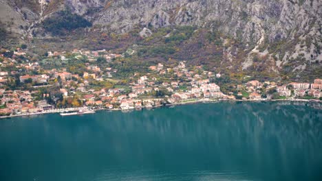 Montenegro,-Bahía-de-Kotor.-Vista-desde-la-alta-montaña-sobre-Risan