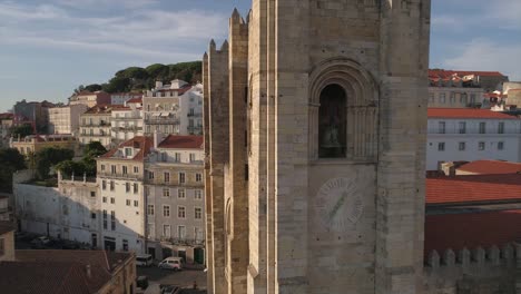 Portugal-día-soleado-Lisboa-ciudad-famosa-catedral-aérea-panorama-4k