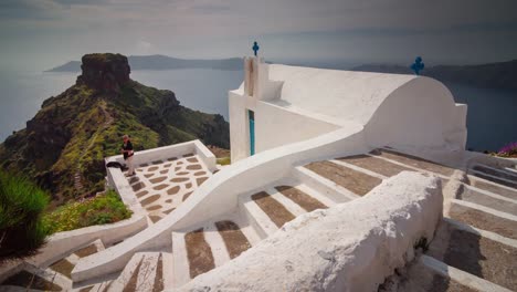 sonnigen-Tag-berühmte-Santorini-Insel-Blick-Punkt-Bucht-Panorama-4-k-Zeit-verfallen-creece