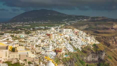 Sturm-Himmel-sonniger-Tag-Santorini-Insel-berühmte-Fira-Stadt-Stadtbild-Bucht-Panorama-4-k-Zeit-hinfällig,-Griechenland