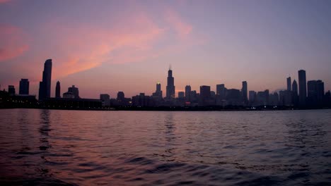 Skyline-Sonnenuntergang-über-Lake-Michigan-Chicago-Wolkenkratzer