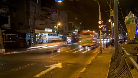 Dizengoff-Straße-Verkehr-Nacht-Zeitraffer