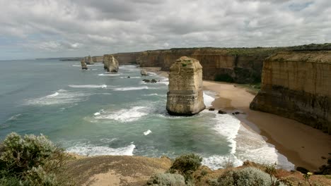 morning-wide-shot-of-the-twelve-apostles-on-the-great-ocean-road