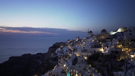 Abend-Pfanne-der-Stadt-Oia-auf-Santorin