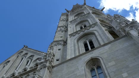 Budapester-Matthiaskirche-hohen-Turm