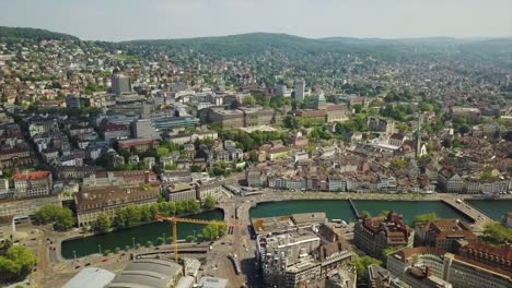 panorama-aérea-de-la-ciudad-ribereña-de-Suiza-zurich-4k