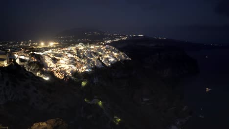 Nachtzeit-Schwenken-der-Stadt-Fira-auf-Santorin